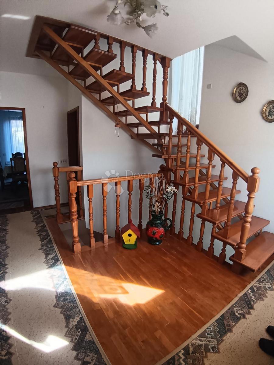 Hiša Josipovac, Osijek - Okolica, 200m2