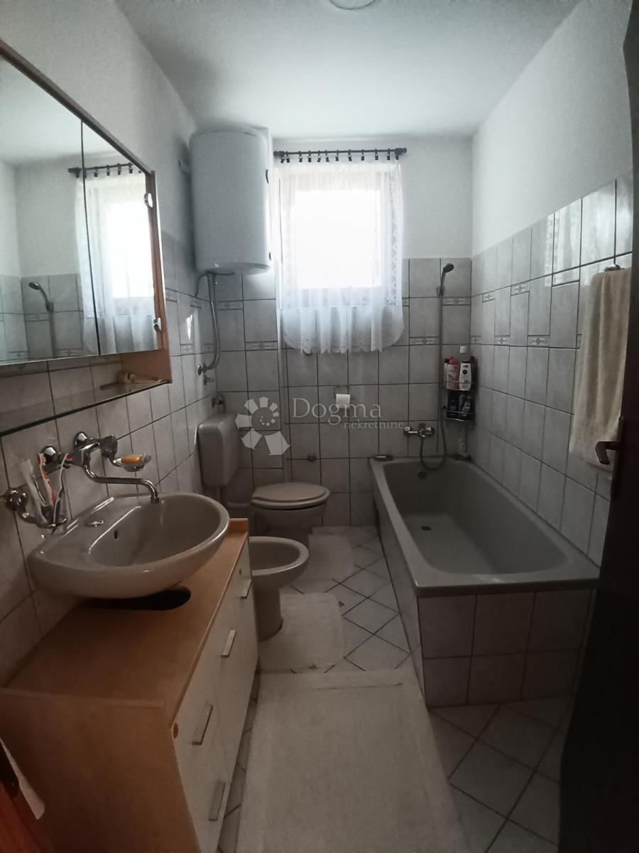 Hiša Josipovac, Osijek - Okolica, 200m2