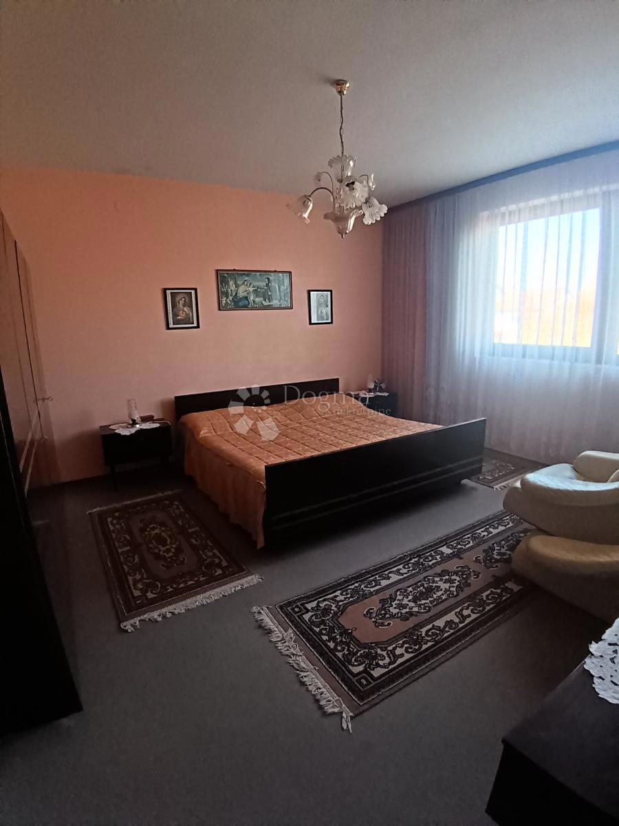 Hiša Josipovac, Osijek - Okolica, 200m2