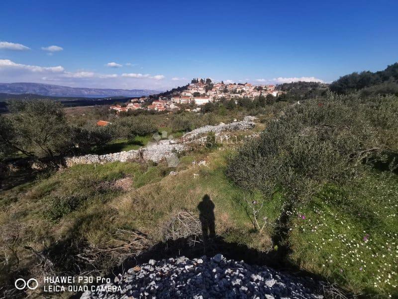 Zemljišče Humac, Jelsa, 3.400m2