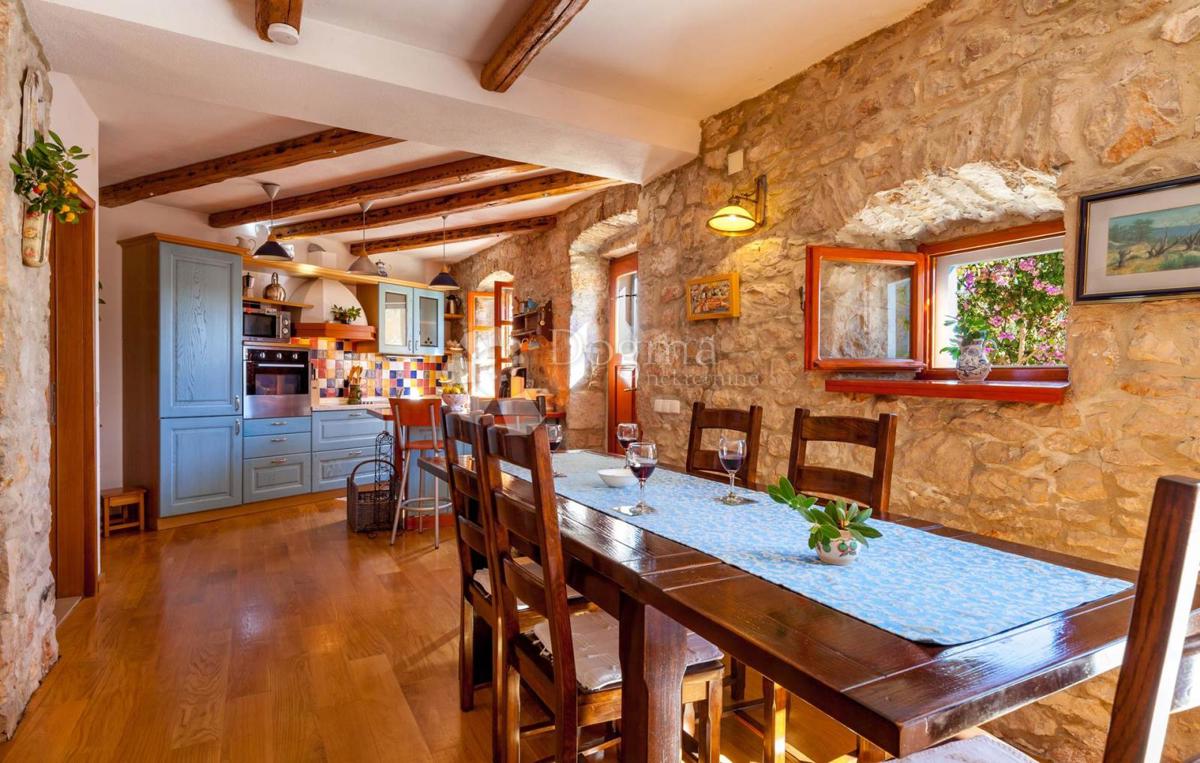 Hiša Milna, 150m2