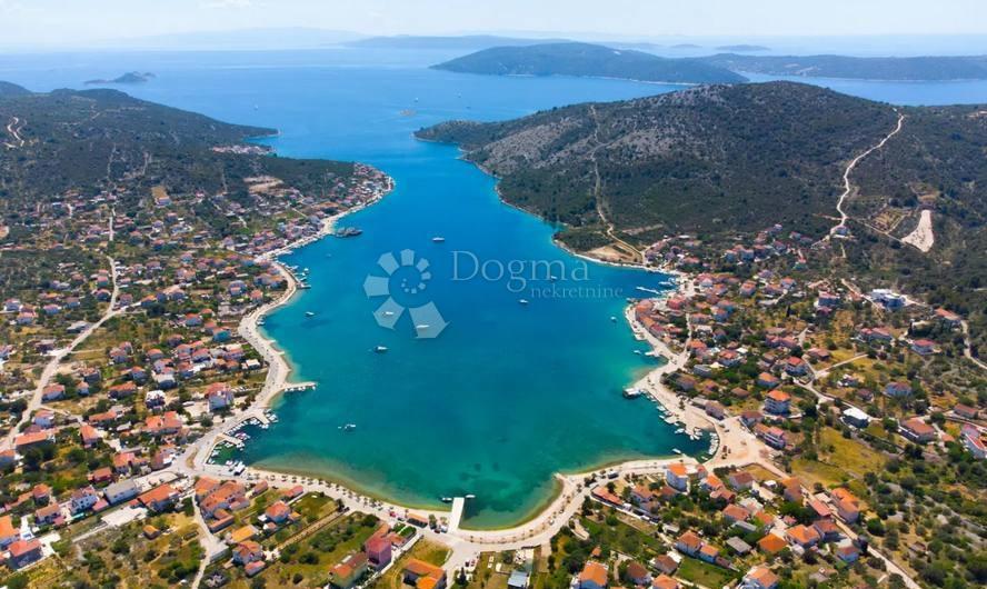 Zemljišče Vinišće, Marina, 391m2