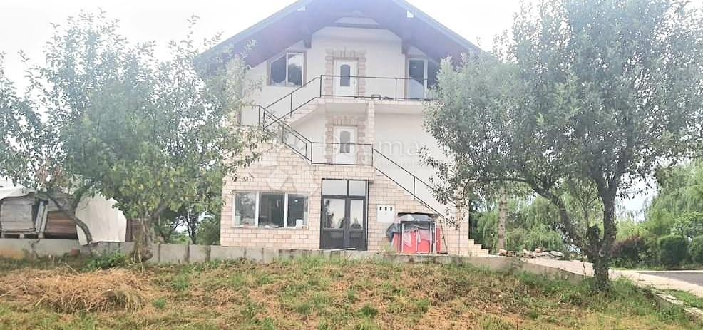 Hiša Slunj, 230m2