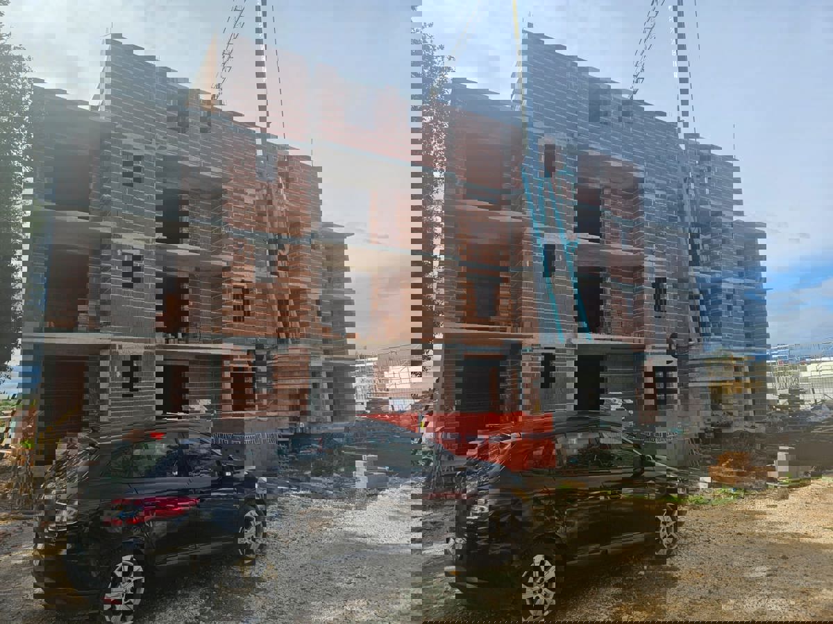 NOVOGRADNJA - PRITLIČJE Z 2 TERASAMA