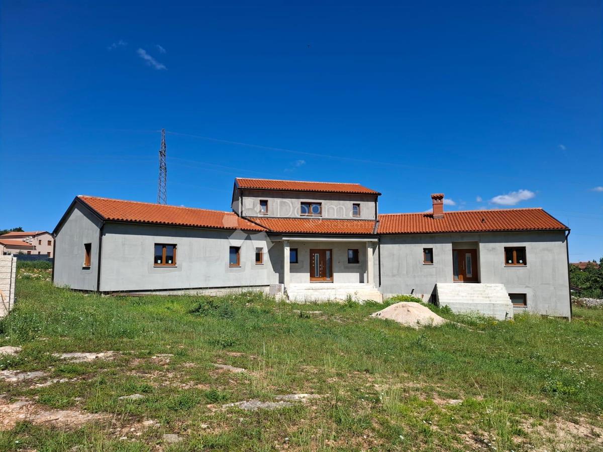 Hiša Rovinjsko Selo, Rovinj, 550m2