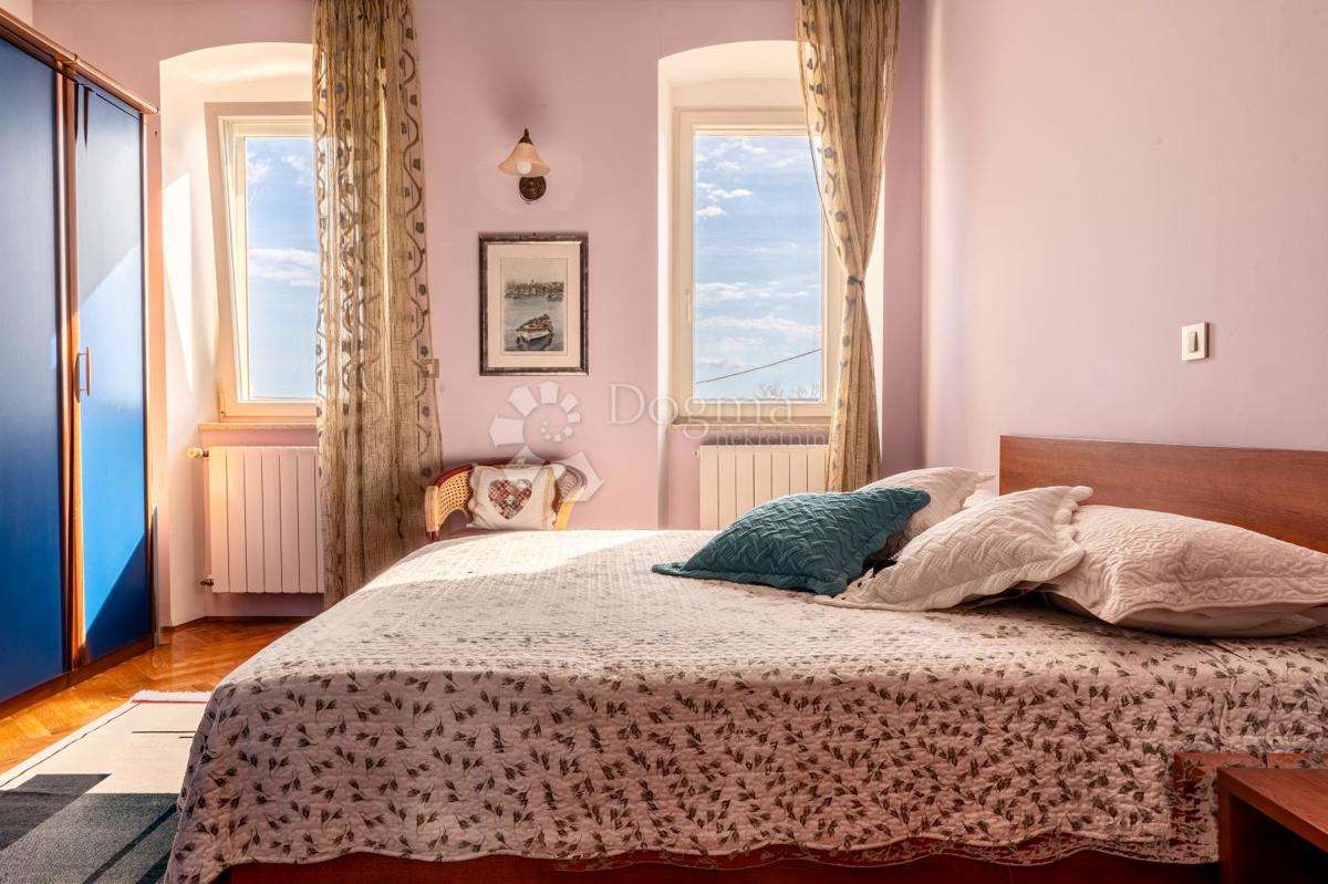 Hiša Kostrena Sveta Lucija, Kostrena, 170m2