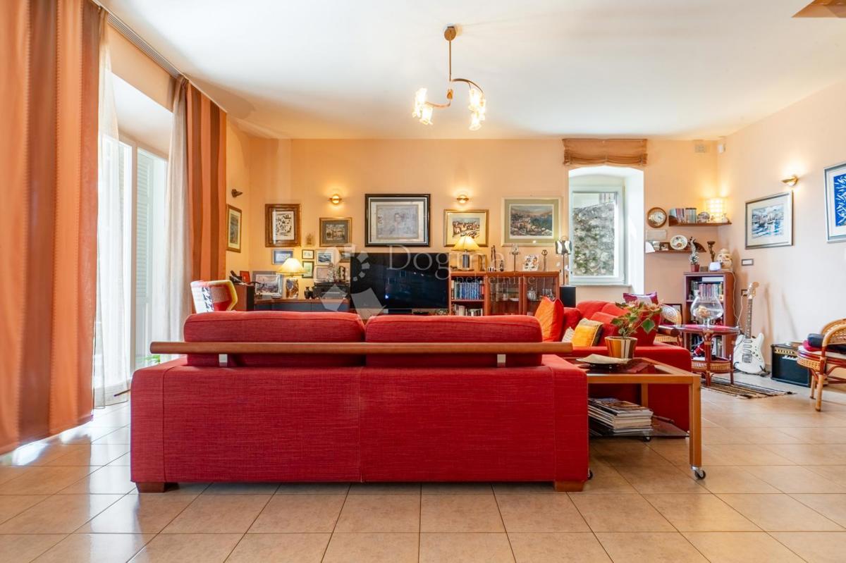 Hiša Kostrena Sveta Lucija, Kostrena, 170m2