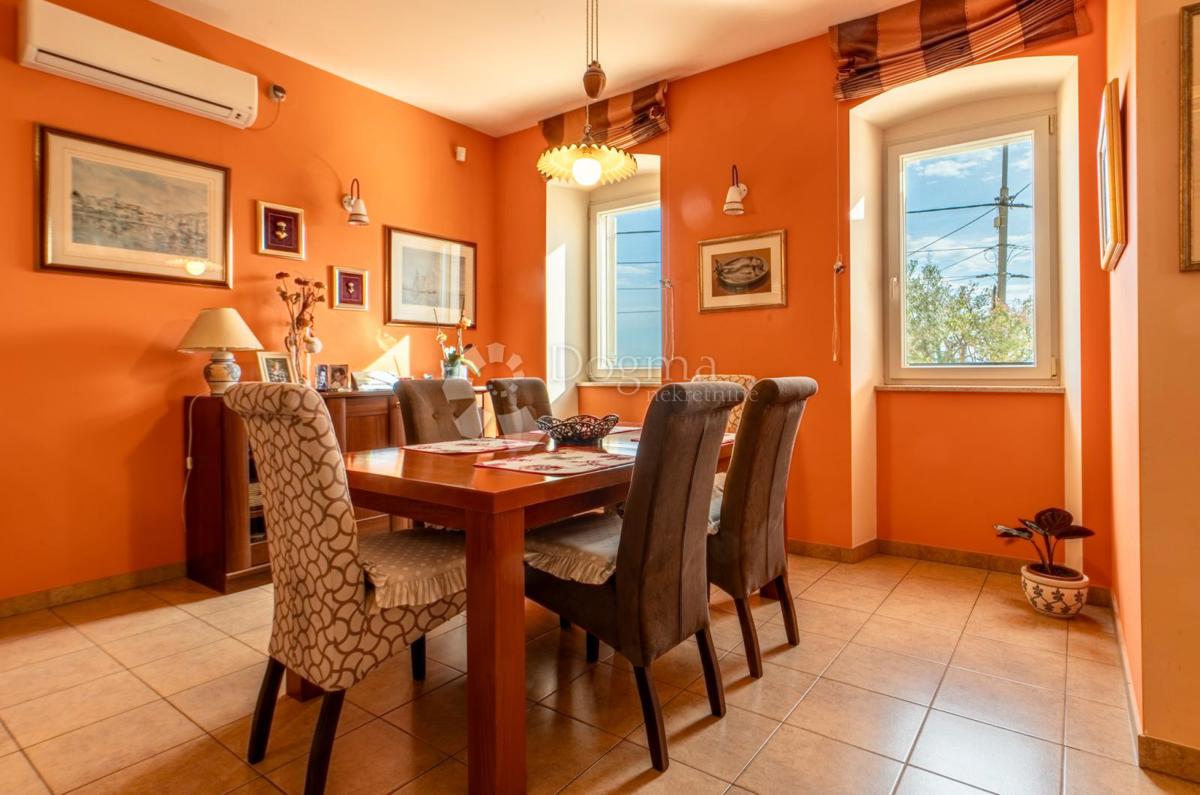 Hiša Kostrena Sveta Lucija, Kostrena, 170m2