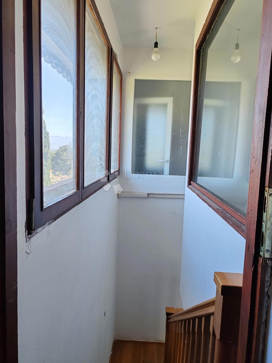 Trisobni apartma z 2 balkonoma in teraso - Crno, Zadar