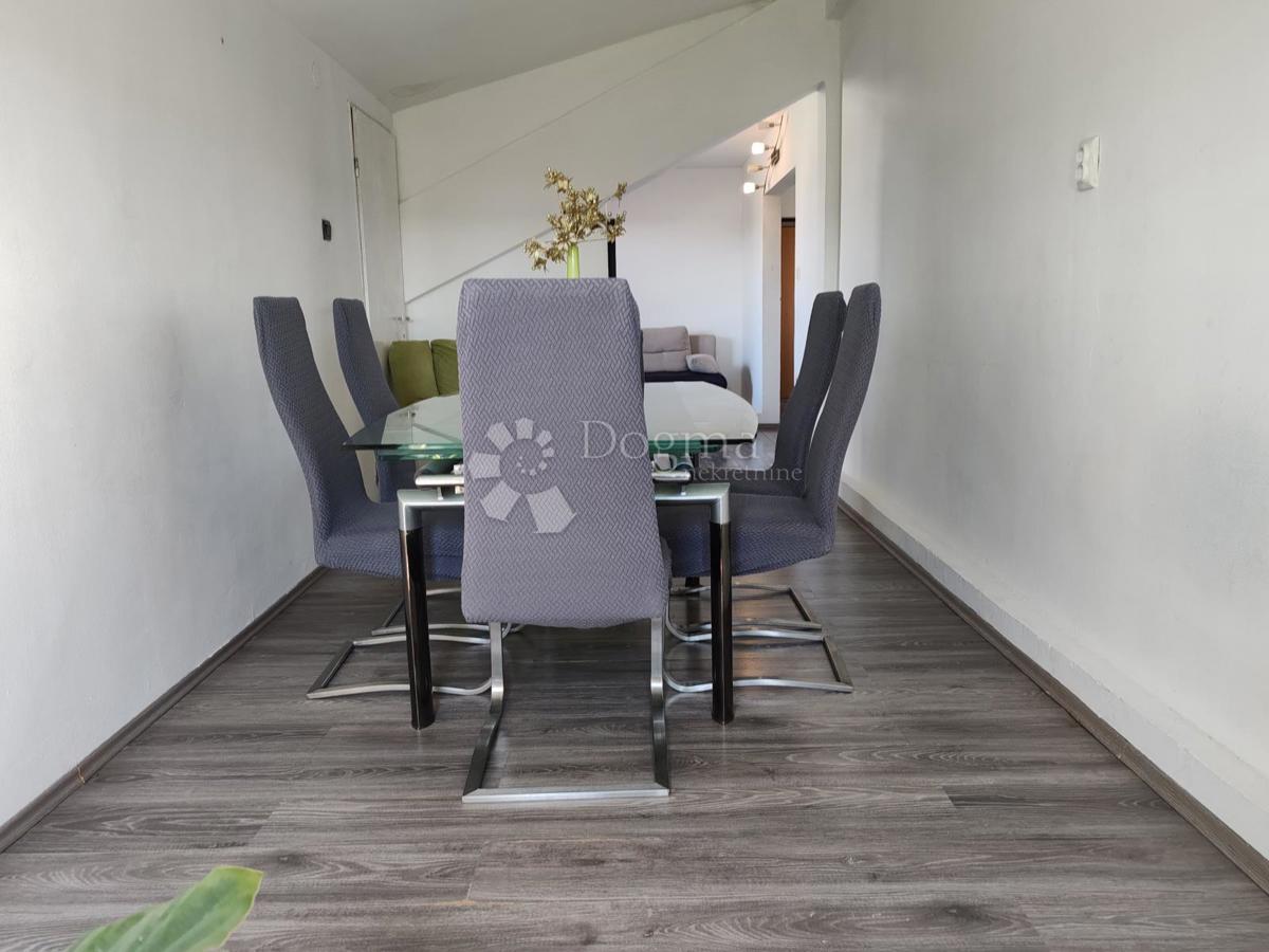 Trisobni apartma z 2 balkonoma in teraso - Crno, Zadar