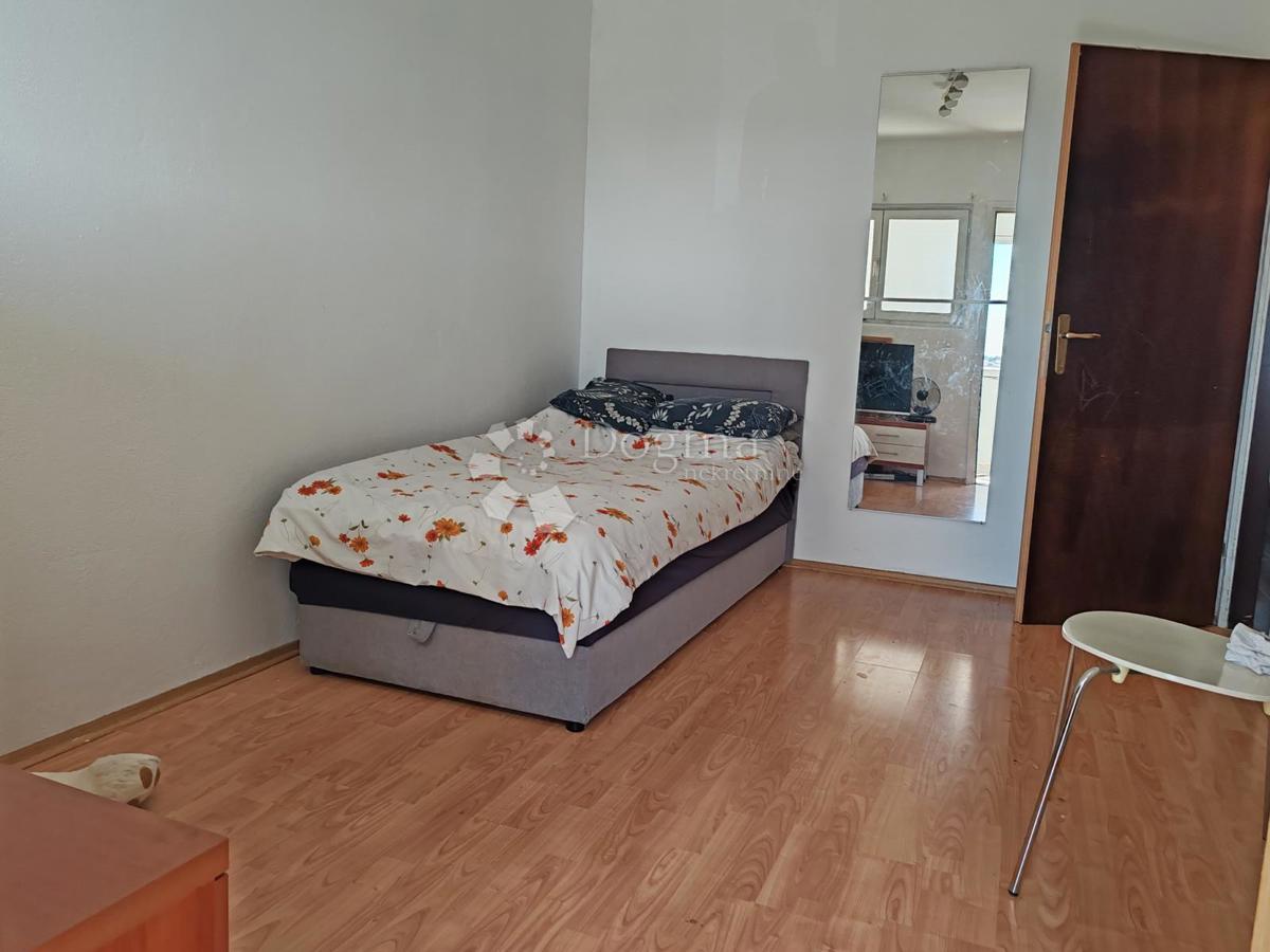 Trisobni apartma z 2 balkonoma in teraso - Crno, Zadar