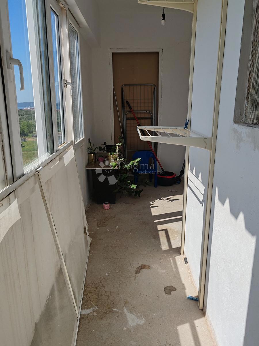 Trisobni apartma z 2 balkonoma in teraso - Crno, Zadar