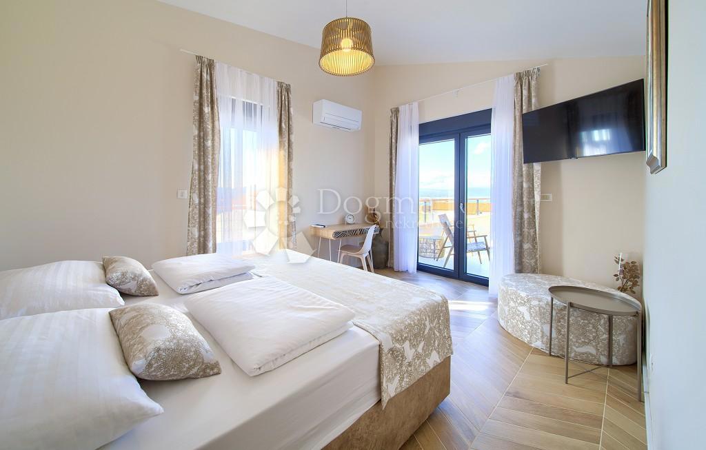 Hiša Žgombići, Malinska-Dubašnica, 390m2