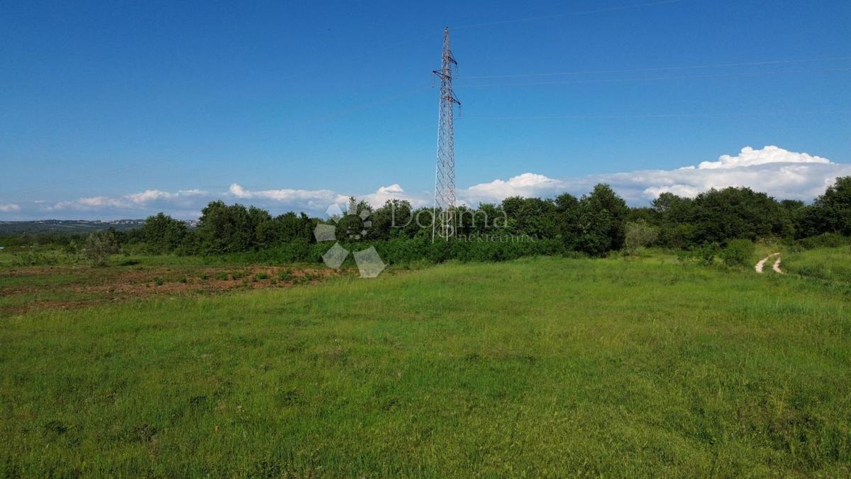 Zazidljivo zemljišče Poreč, 702m2