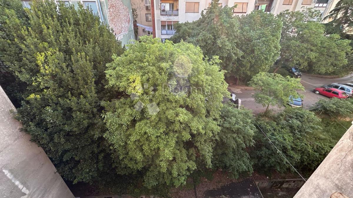 Dvosobno stanovanje v vili s pogledom na puljsko obalo