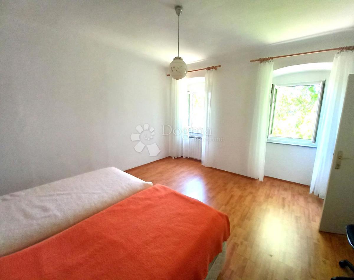 Reka, Kapitanovo, majhno stanovanje s teraso