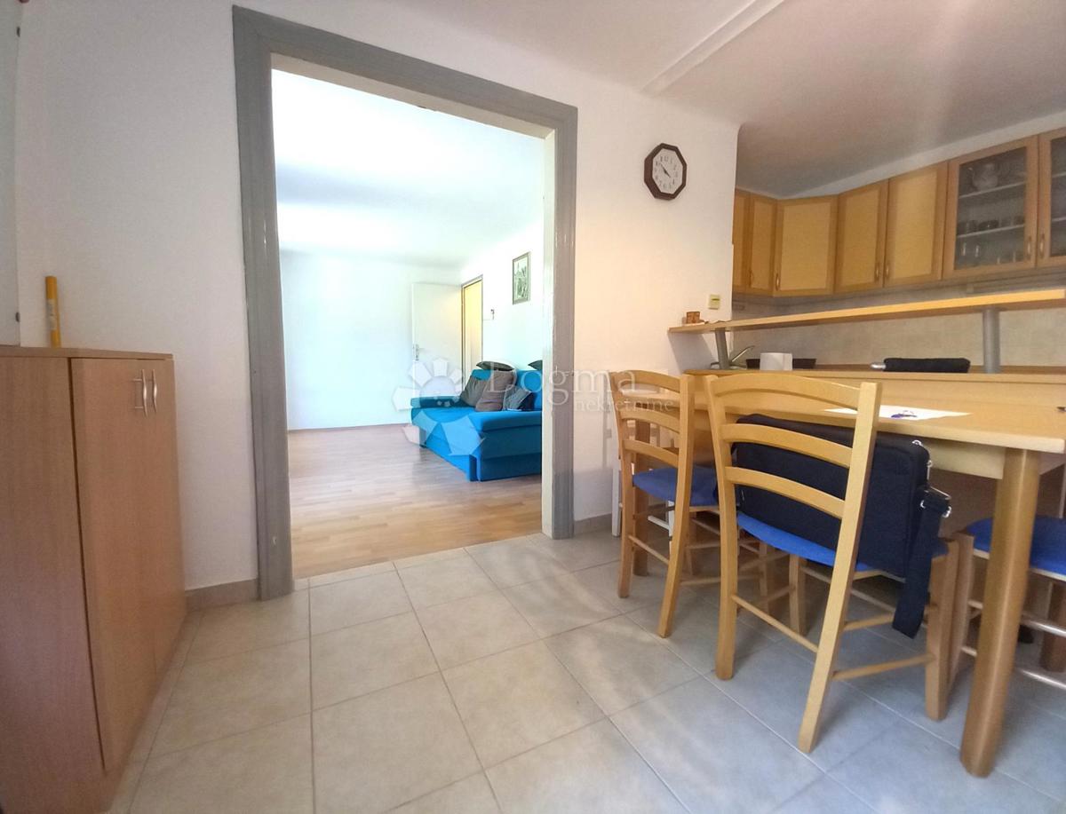 Reka, Kapitanovo, majhno stanovanje s teraso
