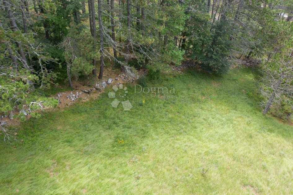 GRADBENO ZEMLJIŠČE - MED MORJEM IN NARODNIM PARKOM VELEBIT