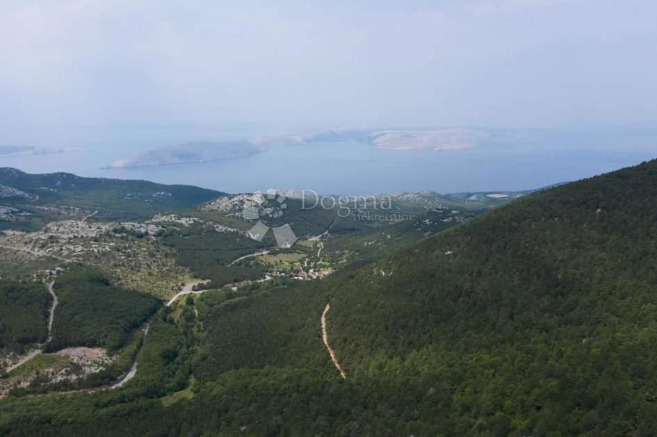 GRADBENO ZEMLJIŠČE - MED MORJEM IN NARODNIM PARKOM VELEBIT