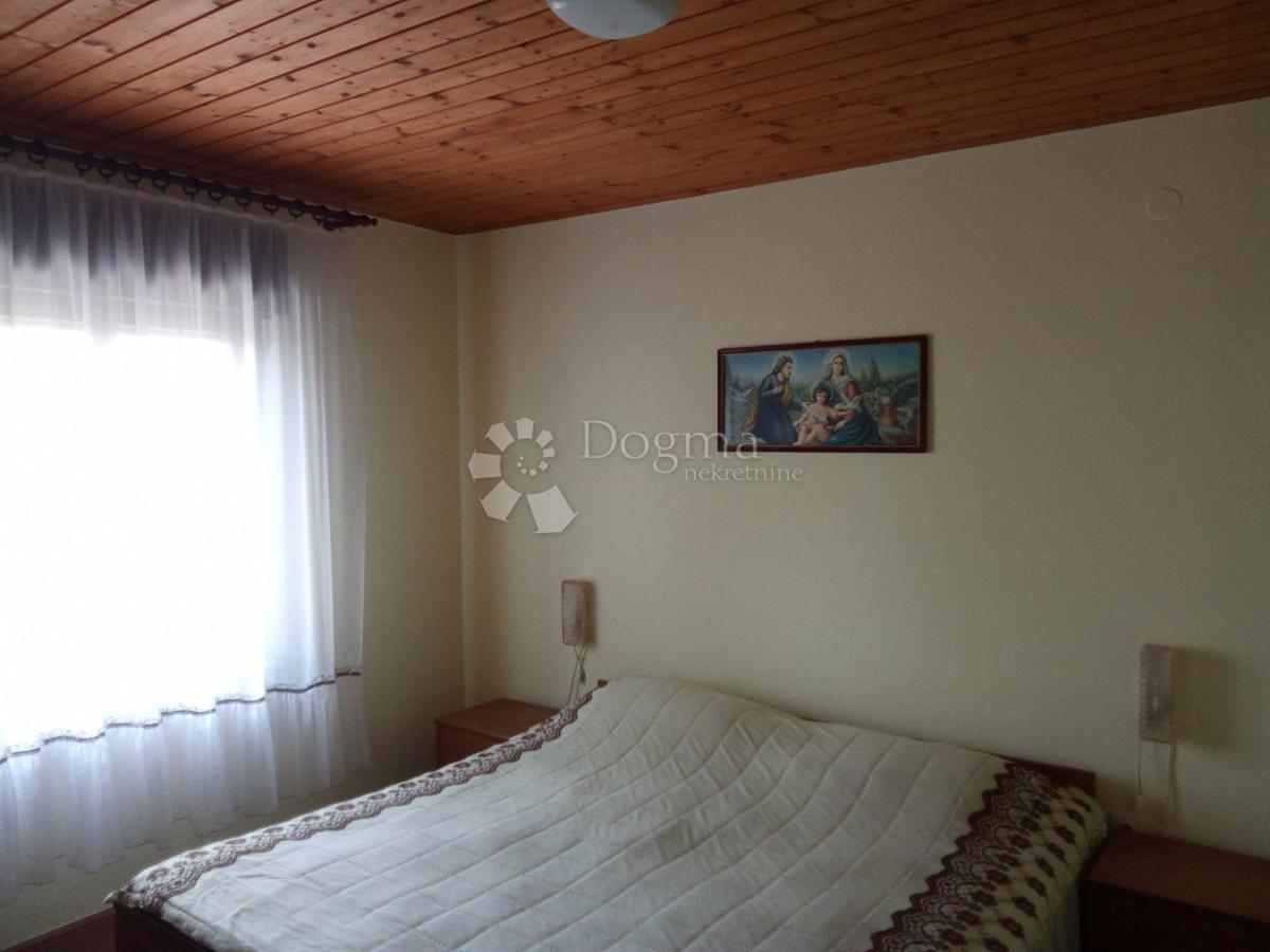 Hiša s prostorno gradbeno parcelo – Pazin