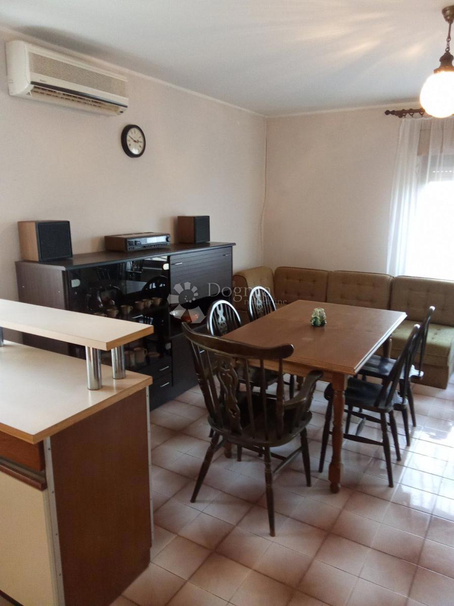 Hiša s prostorno gradbeno parcelo – Pazin