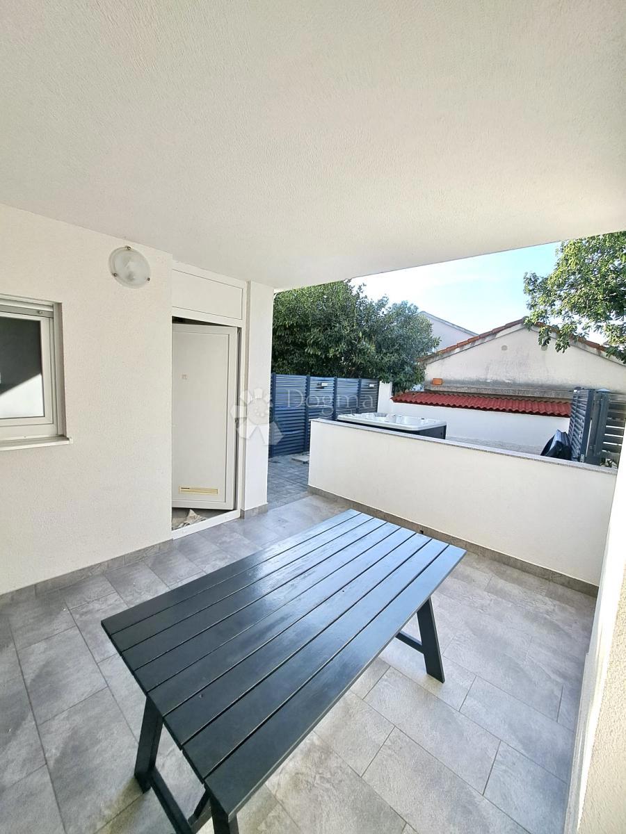 Stanovanje Novalja, 70m2