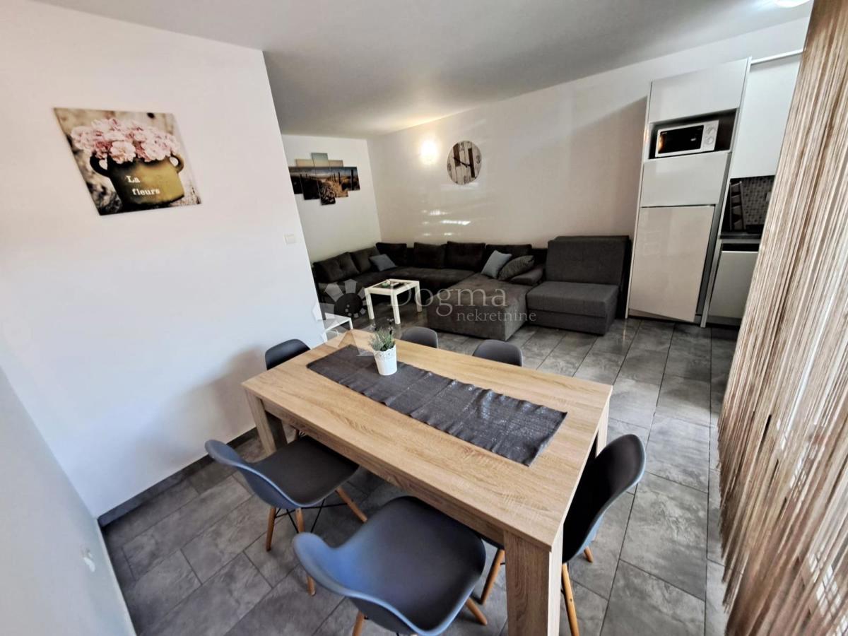 Stanovanje Novalja, 70m2