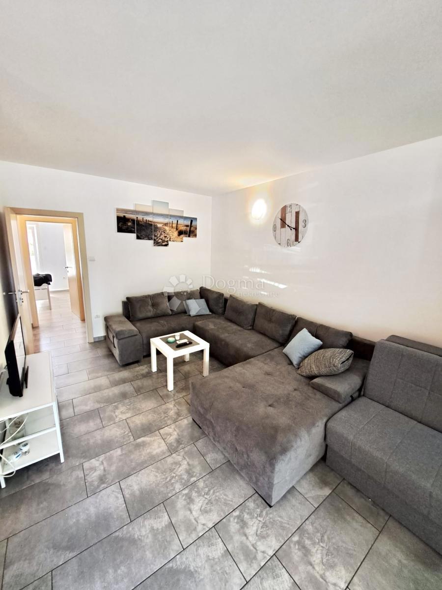 Stanovanje Novalja, 70m2