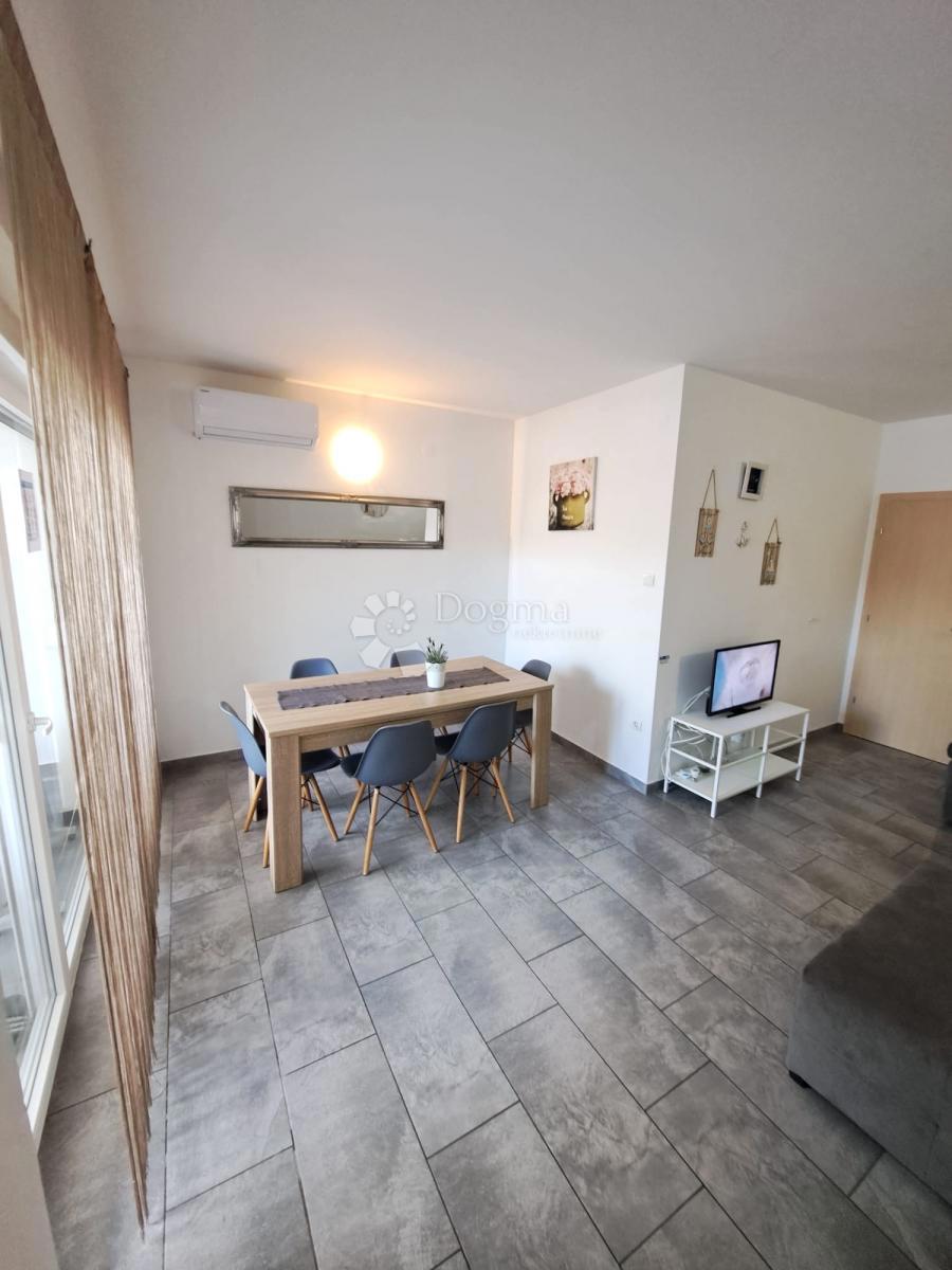 Stanovanje Novalja, 70m2