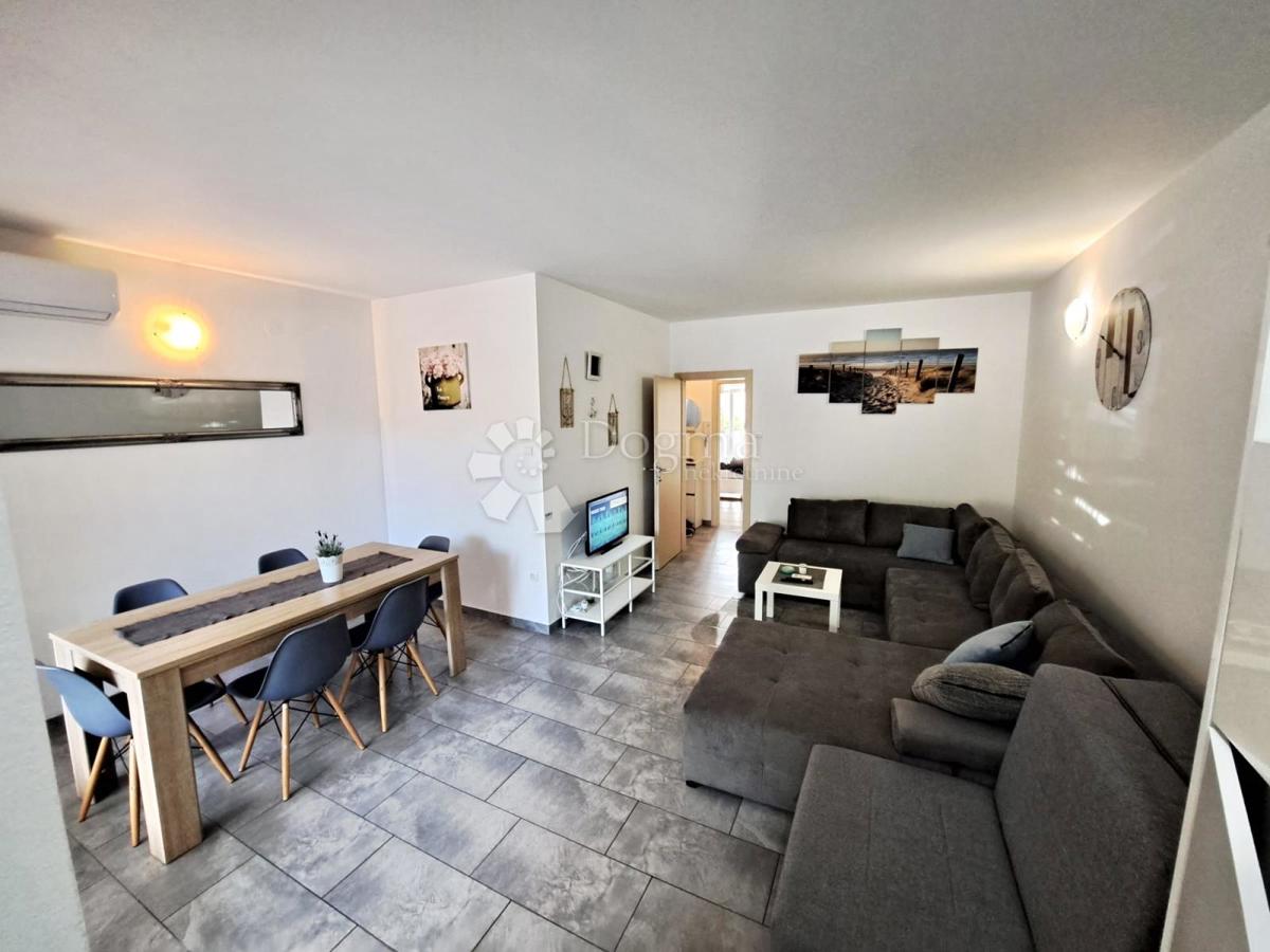 Stanovanje Novalja, 70m2