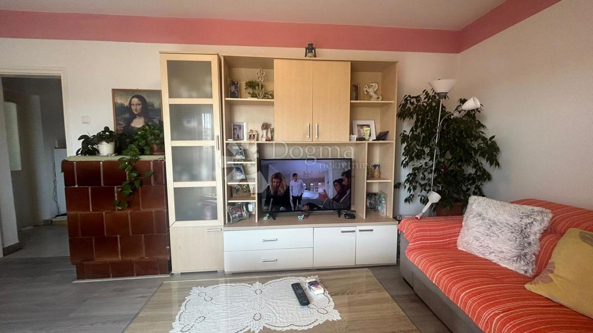 Dvosobno stanovanje na odlični lokaciji v Pulju - le 100 metrov od centra mesta