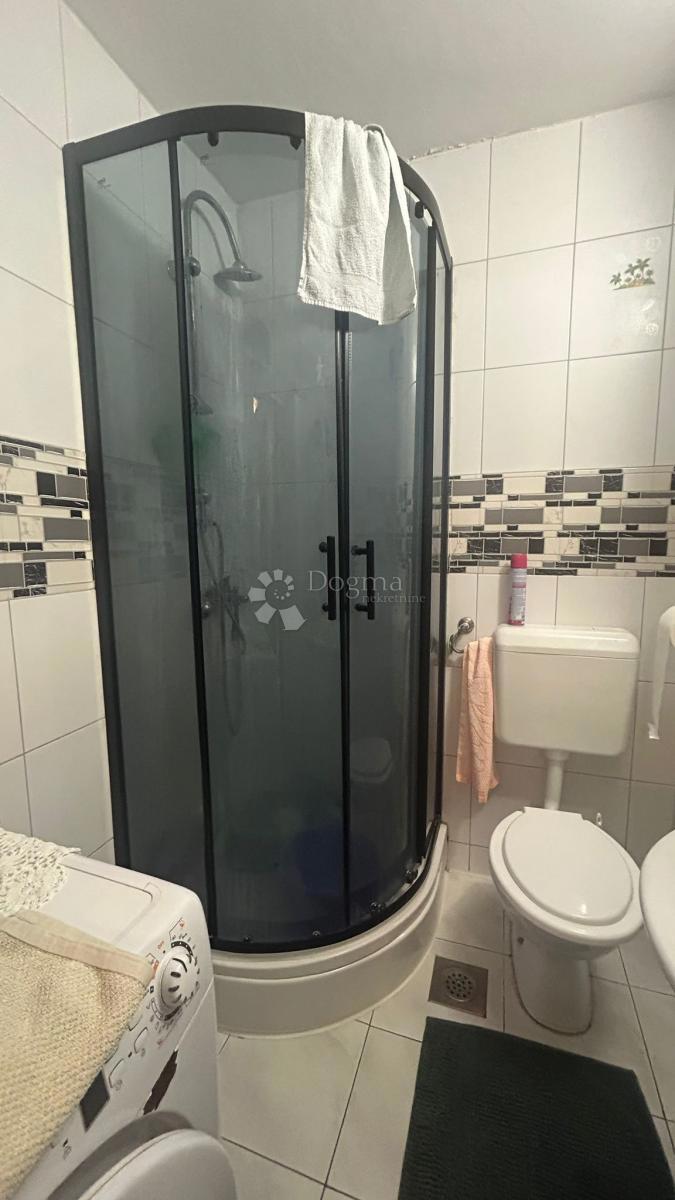 Dvosobno stanovanje na odlični lokaciji v Pulju - le 100 metrov od centra mesta