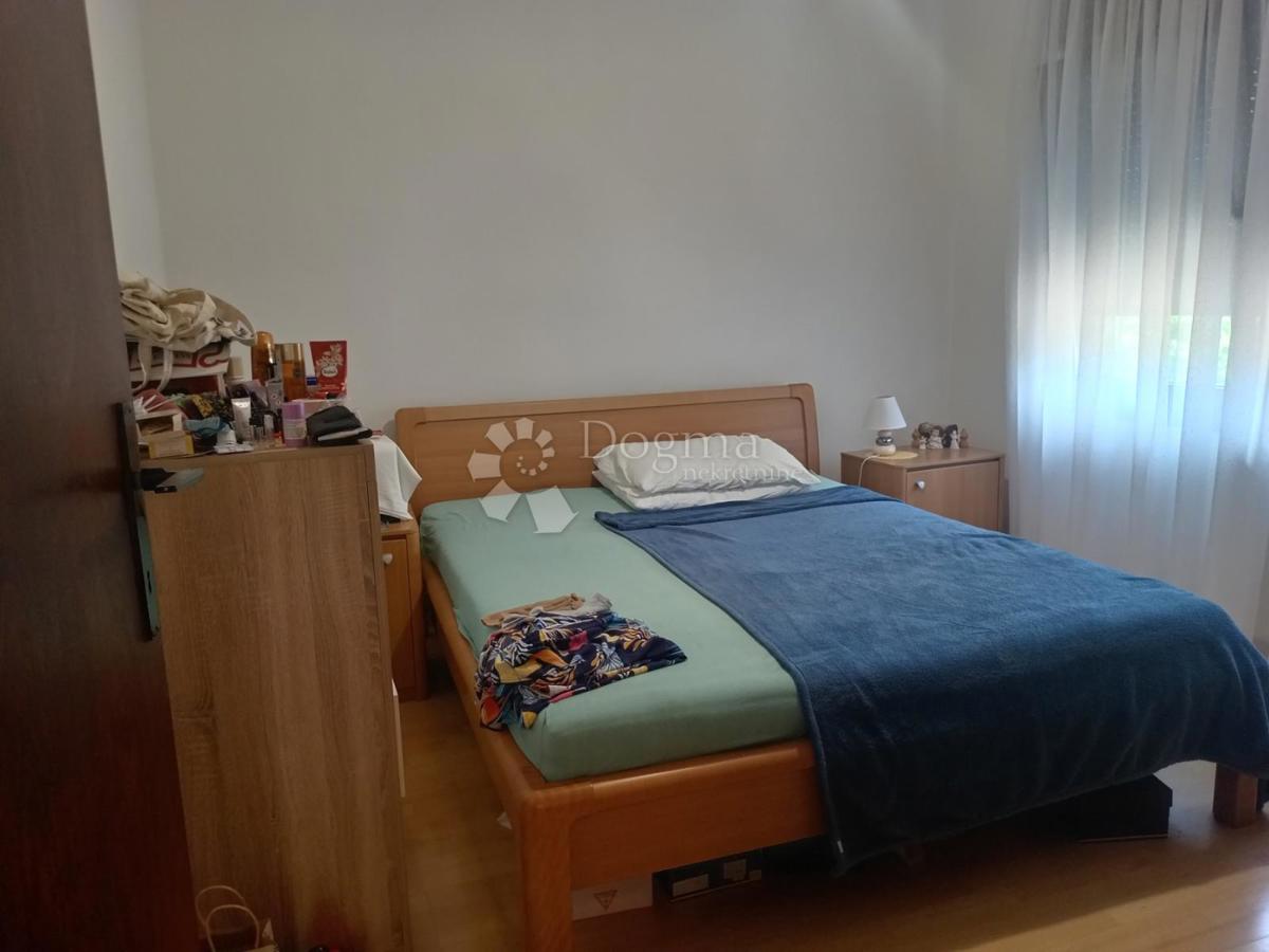 Priložnost! Stanovanje z vrtom in parkiriščem