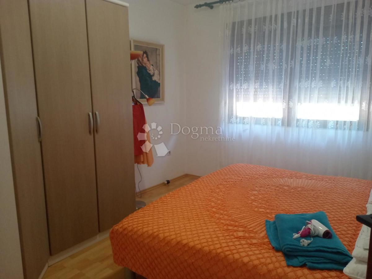 Priložnost! Stanovanje z vrtom in parkiriščem