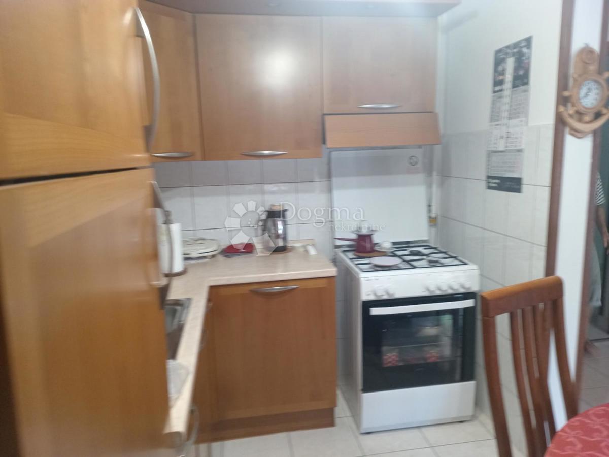 Priložnost! Stanovanje z vrtom in parkiriščem