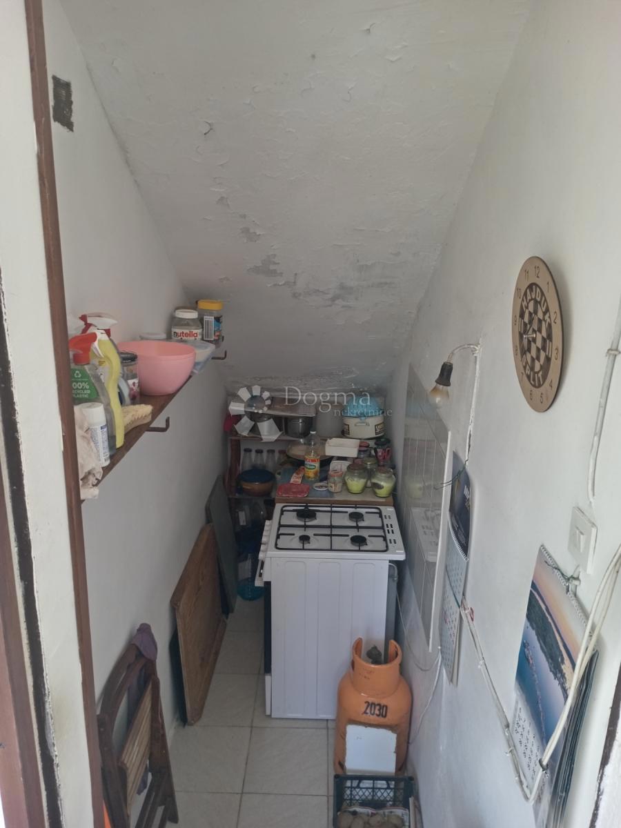 Priložnost! Stanovanje z vrtom in parkiriščem