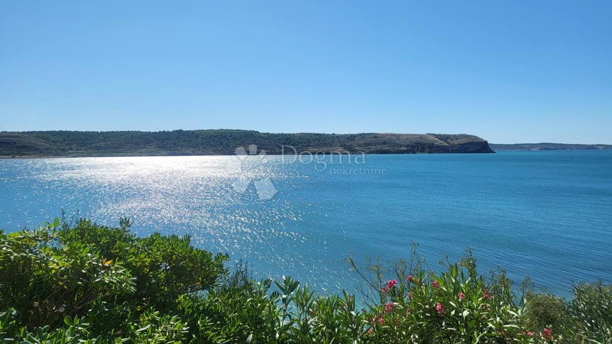 Rtina – prva vrsta do morja, zemljišče s hišo in oljčnim nasadom