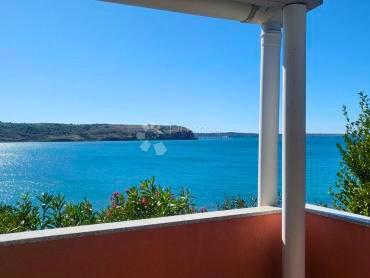 Rtina – prva vrsta do morja, zemljišče s hišo in oljčnim nasadom