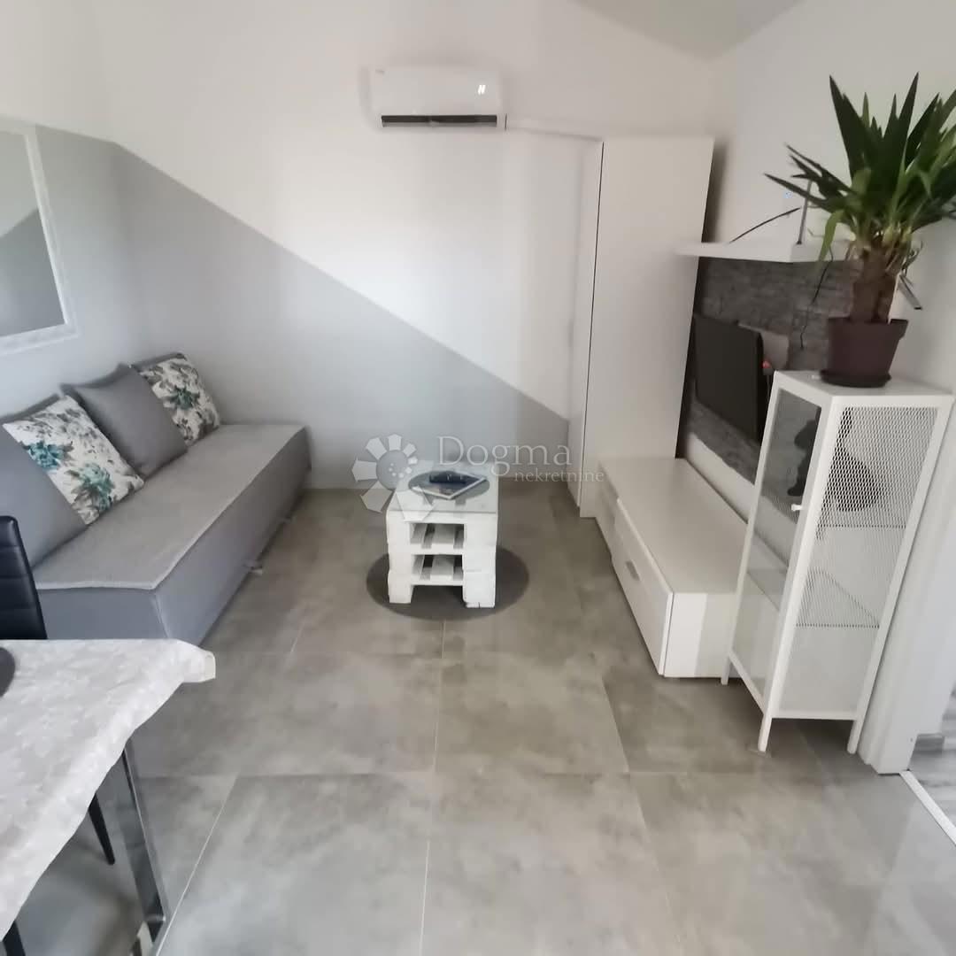 Apartma Karlobag, 50m2