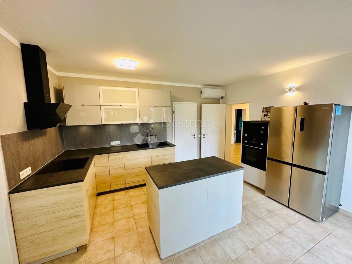 Stanovanje Rovinjsko Selo, Rovinj, 120m2