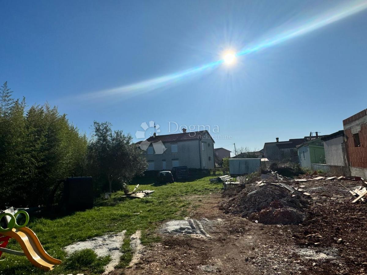 Zazidljivo zemljišče Medulin, 1.100m2