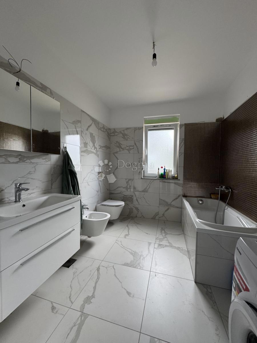 Hiša Drenova, Rijeka, 292m2