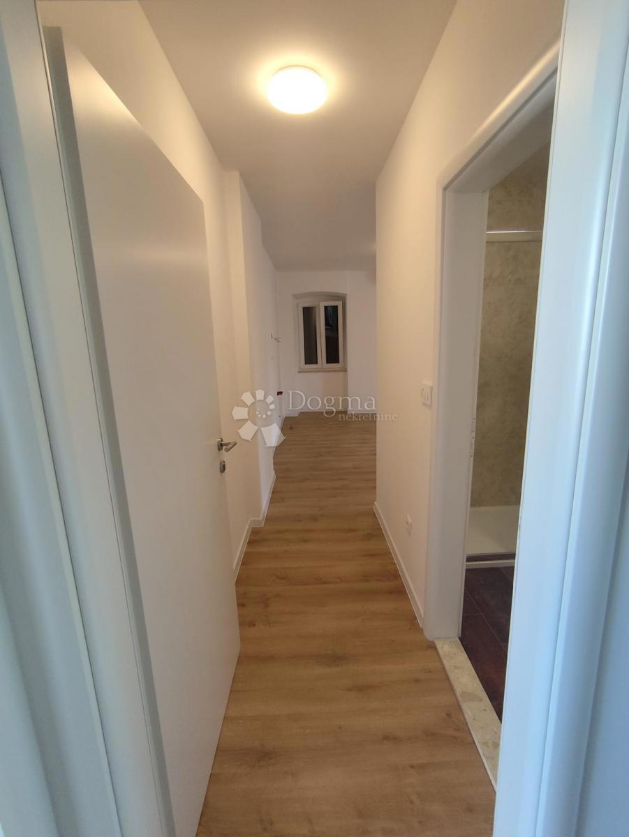 Stanovanje Dolac, Šibenik, 62m2