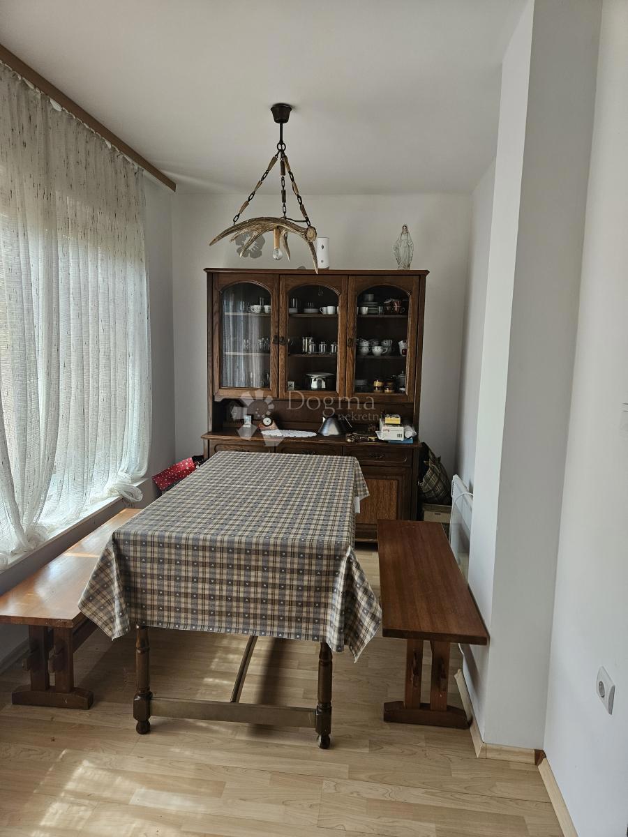 Hiša Gornje Vratno, Cestica, 166,58m2