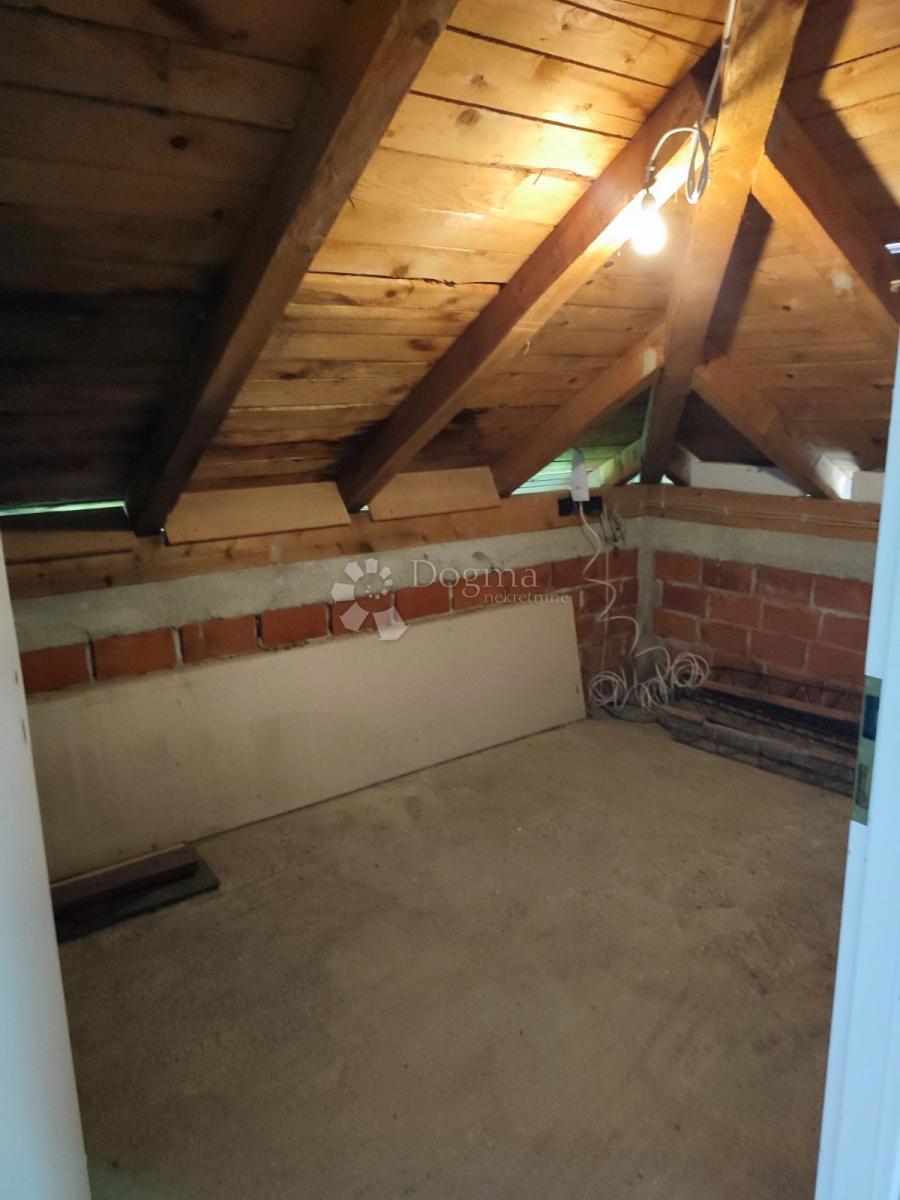 Hiša Gornje Vratno, Cestica, 166,58m2