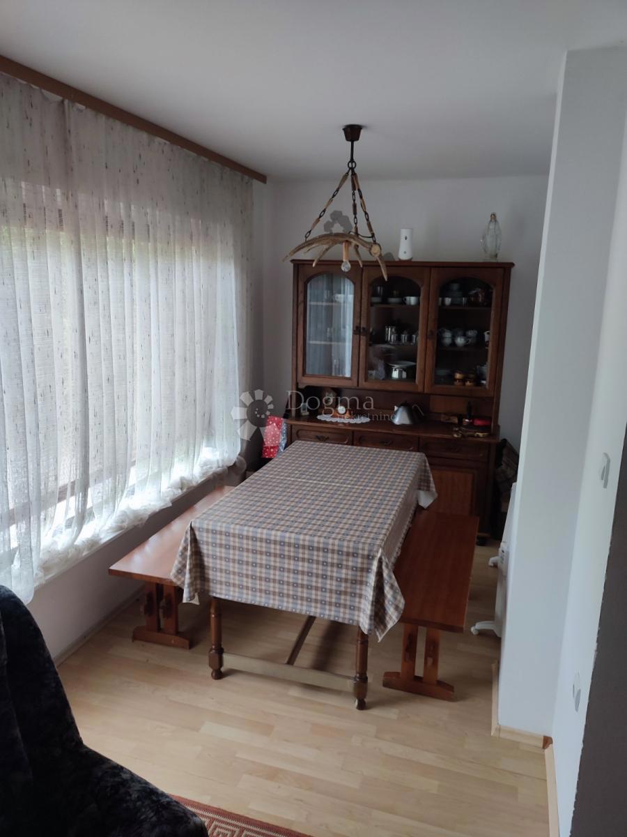 Hiša Gornje Vratno, Cestica, 166,58m2