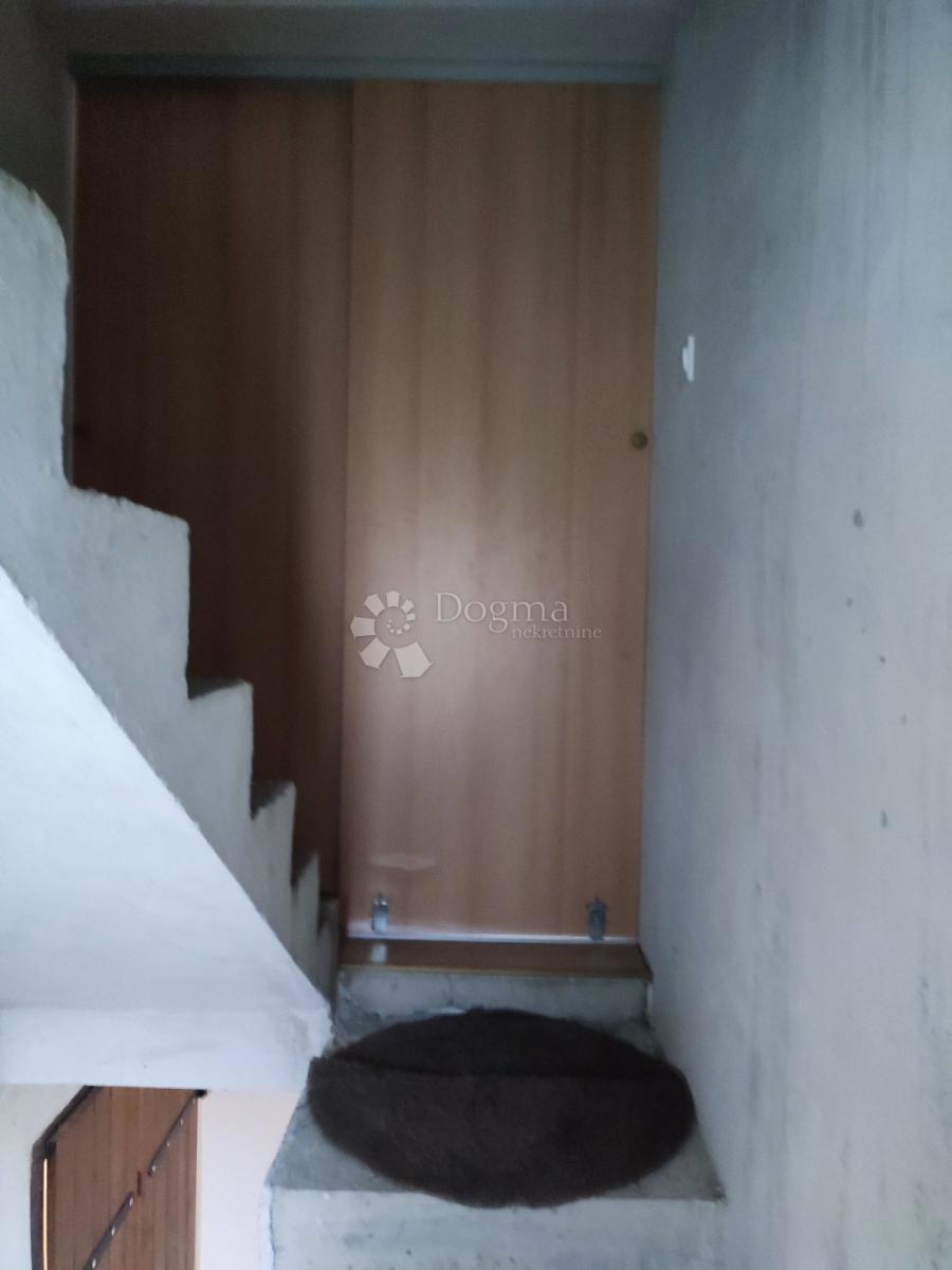 Hiša Gornje Vratno, Cestica, 166,58m2