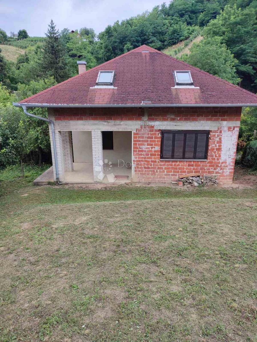 Hiša Gornje Vratno, Cestica, 166,58m2