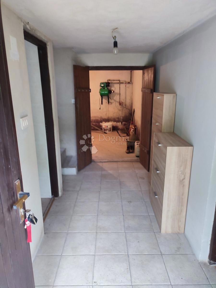 Hiša Gornje Vratno, Cestica, 166,58m2