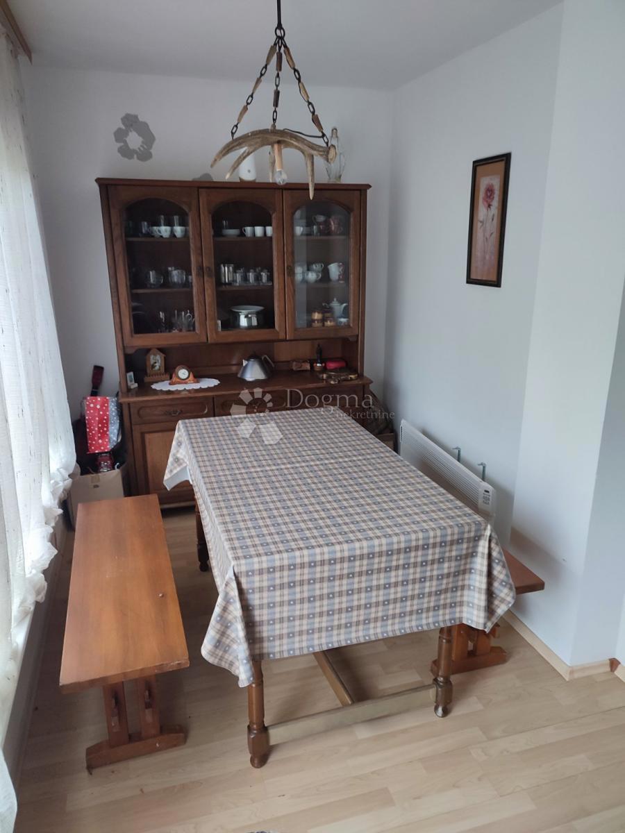Hiša Gornje Vratno, Cestica, 166,58m2